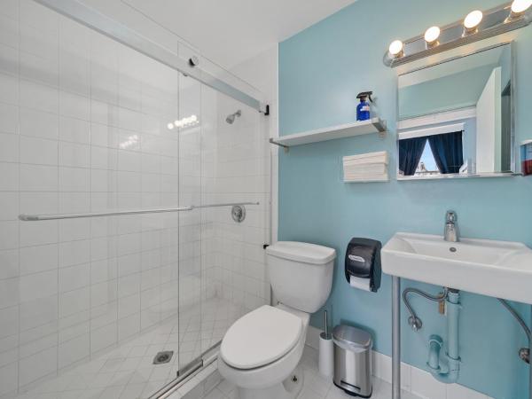 Samesun Venice Beach : photo 6 de la chambre lit simple dans dortoir pour femmes de 4 personnes avec salle de bains privative