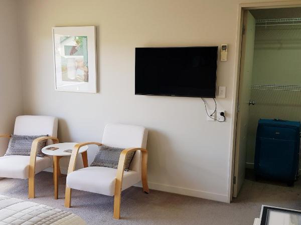 Rotorua Views B&B/Apartment : photo 5 de la chambre chambre lit queen-size avec balcon