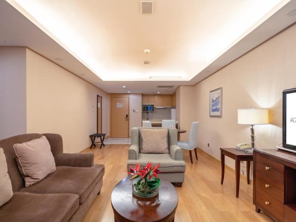 Regal Plaza Hotel & Residence : photo 10 de la chambre deluxe king bed one room and one living room