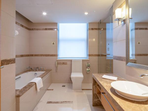 Regal Plaza Hotel & Residence : photo 9 de la chambre deluxe suite two bedrooms and one living room