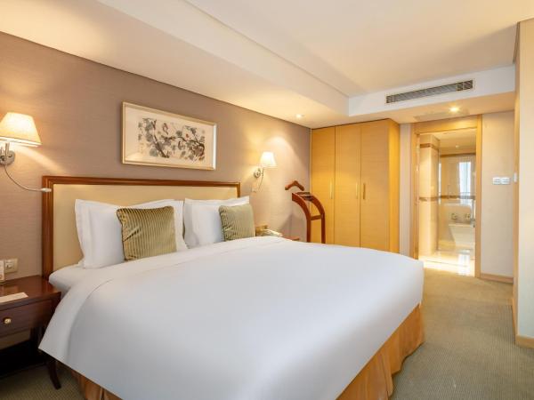 Regal Plaza Hotel & Residence : photo 6 de la chambre deluxe suite two bedrooms and one living room