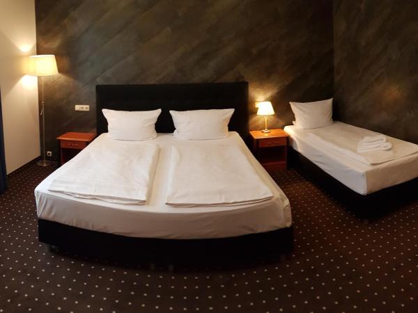 Hotel Zeil : photo 9 de la chambre chambre triple affaires