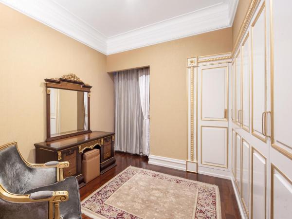 Crowne Plaza Istanbul Asia, an IHG Hotel : photo 7 de la chambre suite présidentielle avec baignoire spa et sauna