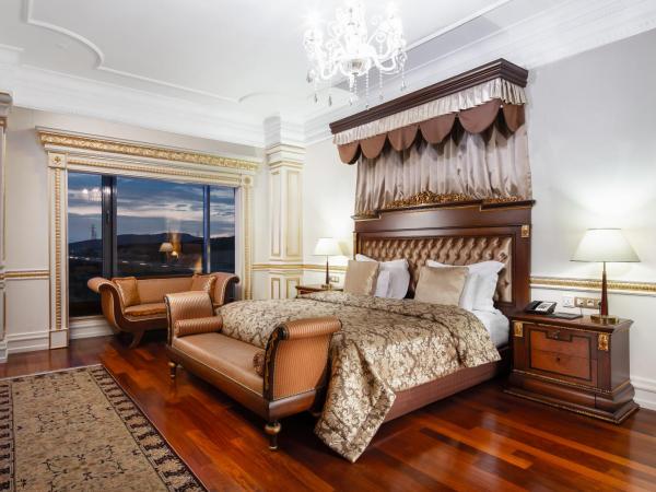 Crowne Plaza Istanbul Asia, an IHG Hotel : photo 2 de la chambre suite présidentielle avec baignoire spa et sauna