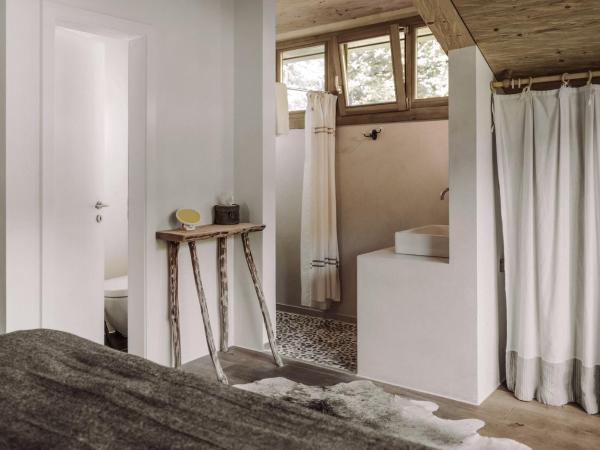 Les Mazots du Clos : photo 3 de la chambre chambre double deluxe avec balcon