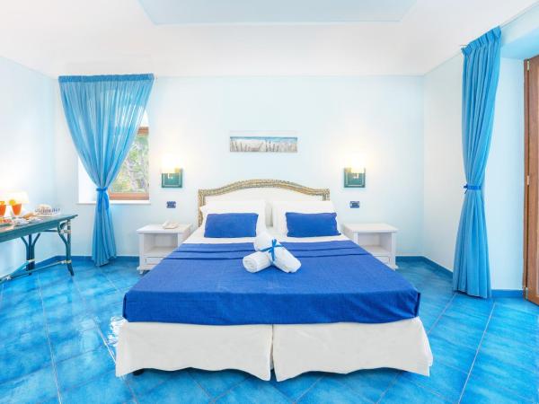 Hotel Myage : photo 1 de la chambre chambre double supérieure avec balcon - vue partielle sur mer