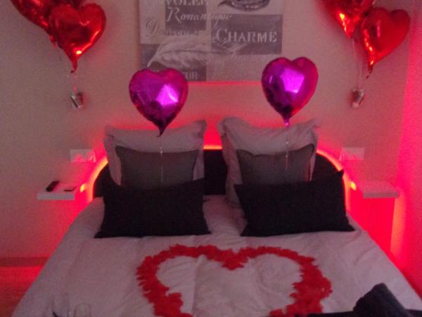 Le Bourget - Envolée Romantique : photo 1 de la chambre chambre triple confort avec douche