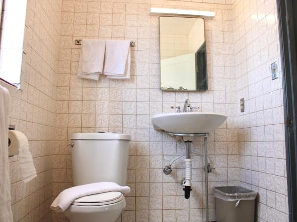 Economy Inn : photo 2 de la chambre chambre lit queen-size 
