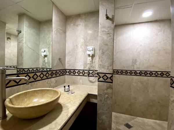 Hotel Lord : photo 7 de la chambre chambre lit queen-size 