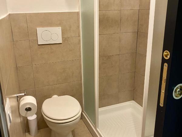 Guest House Minas : photo 6 de la chambre chambre simple avec salle de bains privative