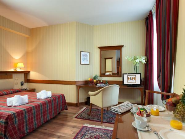 Hotel Lombardia : photo 2 de la chambre chambre quadruple avec balcon 