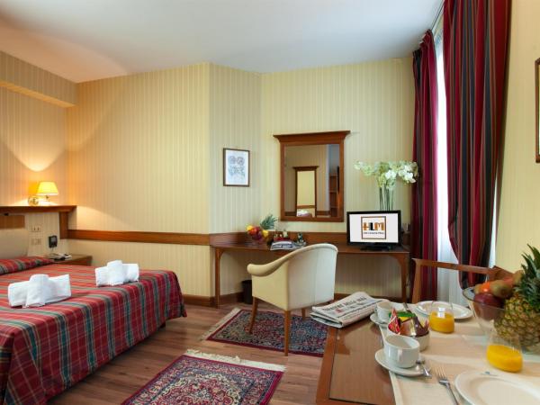 Hotel Lombardia : photo 3 de la chambre chambre quadruple avec balcon 