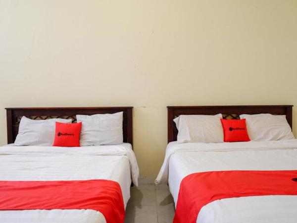 RedDoorz @ Hotel Citra Indah : photo 3 de la chambre suite familiale