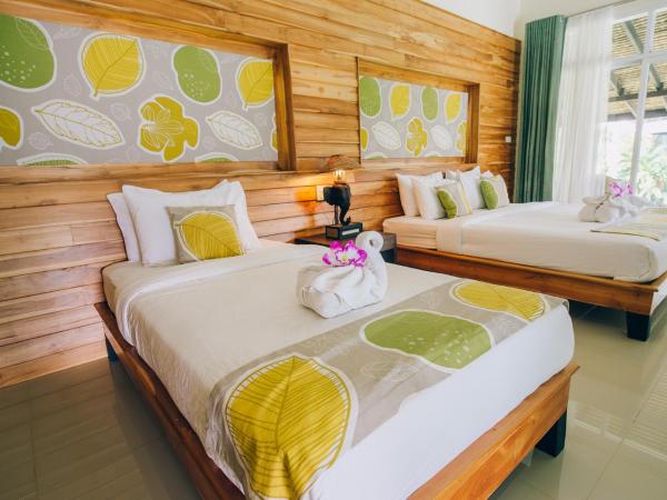 Good Times Resort Kanchanaburi : photo 1 de la chambre chambre triple deluxe - vue sur rivière