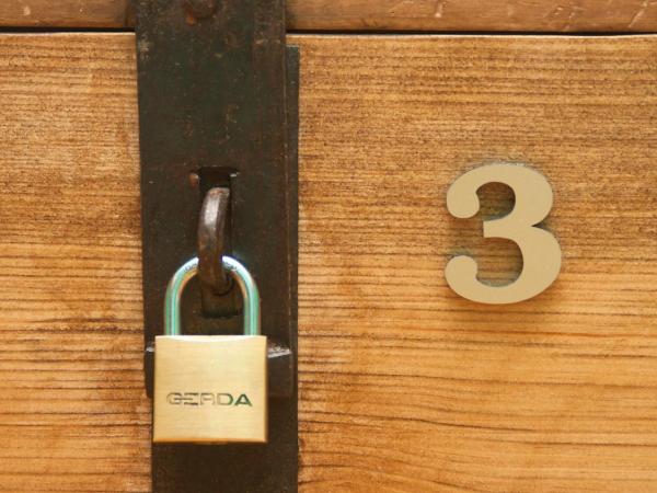 Hostel Helvetia - PRIVATE ROOMS in CITY CENTER and OLD TOWN : photo 6 de la chambre lit dans un dortoir de 4 lits