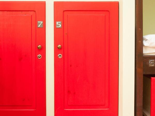 Hostel Helvetia - PRIVATE ROOMS in CITY CENTER and OLD TOWN : photo 2 de la chambre lit dans dortoir pour 8 personnes