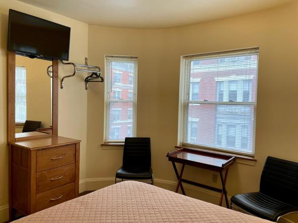 Oasis Guest House : photo 3 de la chambre chambre lit queen-size Économique avec salle de bains privative