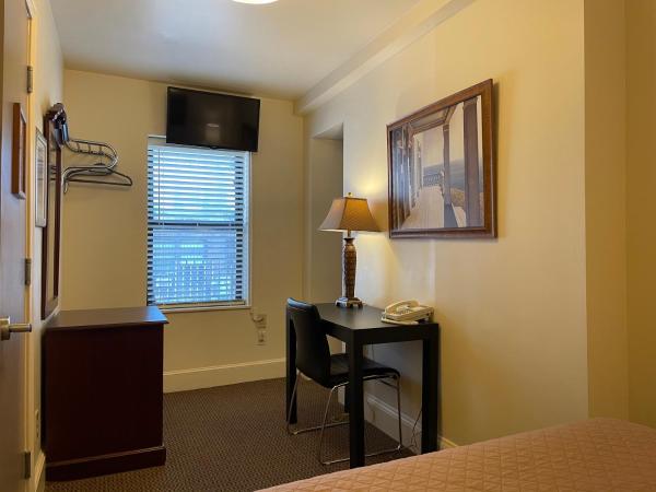 Oasis Guest House : photo 3 de la chambre chambre double Économique avec salle de bains privative