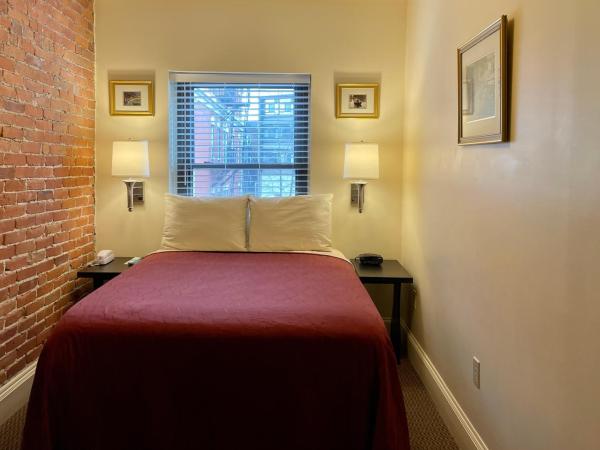 Oasis Guest House : photo 1 de la chambre chambre simple avec salle de bains commune