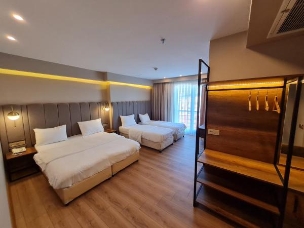 Air Boss Istanbul Airport and Fair Hotel : photo 6 de la chambre chambre quadruple Économique