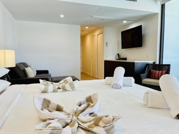 Luxury Apartments at Temple Resort and Spa Port Douglas : photo 3 de la chambre studio suite with additional foldaway bed