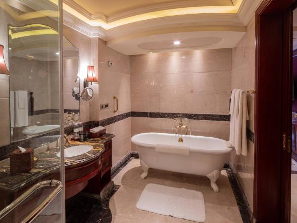 InterContinental Shanghai Ruijin, an IHG Hotel - Downtown Historic Iconic Garden Hotel : photo 2 de la chambre chambre lit king-size premium - Étage club