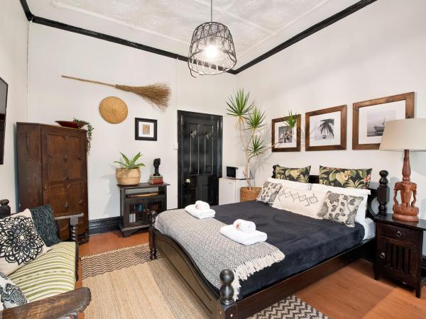 Manly Waves Studios & Apartments : photo 1 de la chambre studio lit queen-size de luxe