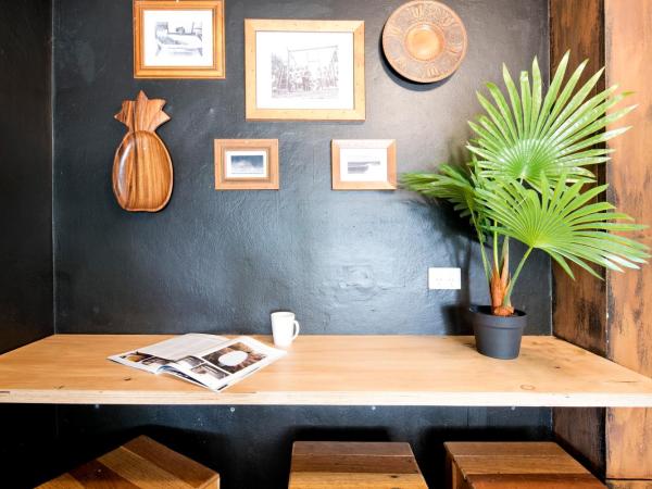 Manly Waves Studios & Apartments : photo 4 de la chambre chambre familiale avec terrasse