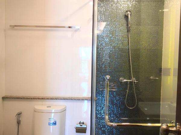 Private wooden style studio room in city area : photo 3 de la chambre studio avec balcon