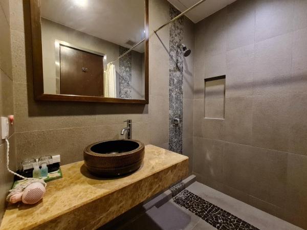 Swan Garden Hotel : photo 5 de la chambre chambre lit king-size de luxe avec cour