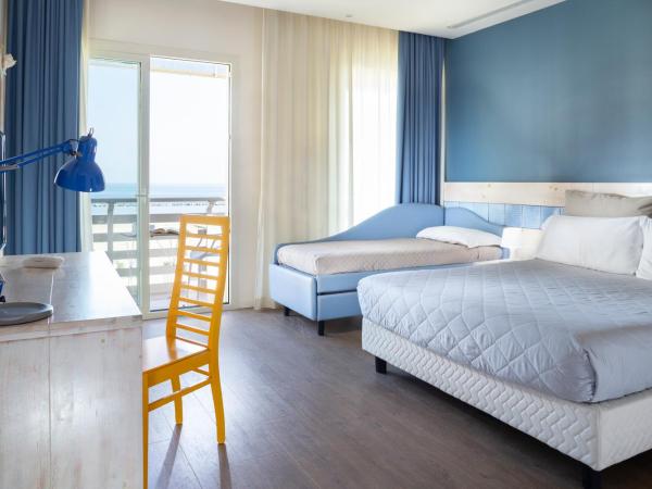 Hotel LaMorosa : photo 1 de la chambre chambre triple - vue sur mer