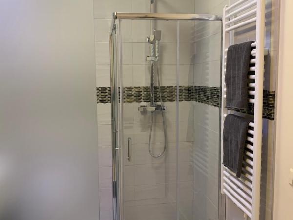 EXECUTIVE SINGLE ROOM WITH EN-SUITE in GUEST HOUSE CITY CENTRE : photo 6 de la chambre chambre simple deluxe