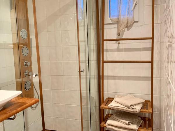 Villa fiora chambre : photo 1 de la chambre chambre double deluxe avec douche