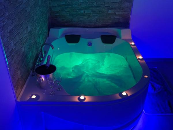 B&B La Perla & Suites : photo 6 de la chambre chambre double avec baignoire spa