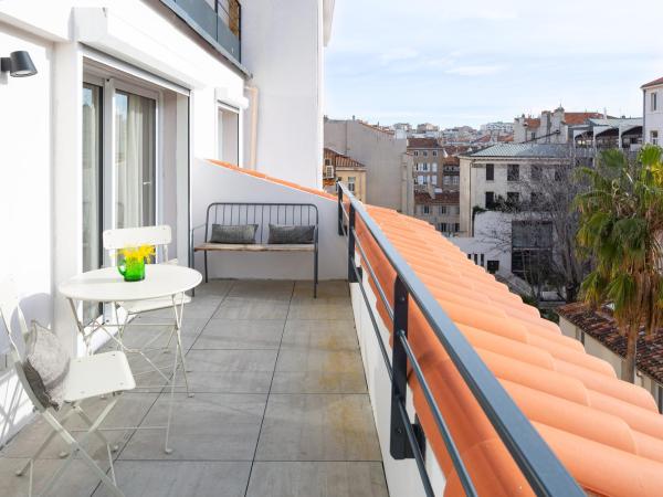 Appart hôtel Maison Montgrand-Vieux Port : photo 2 de la chambre appartement de luxe avec terrasse (2-4 adultes)