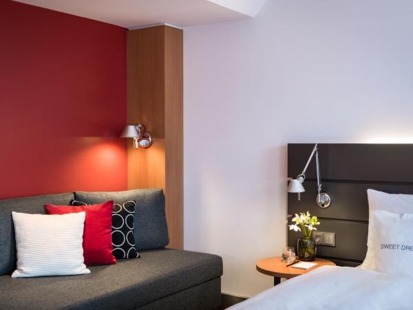 THE MADISON Hotel Hamburg : photo 3 de la chambre chambre triple confort avec kitchenette