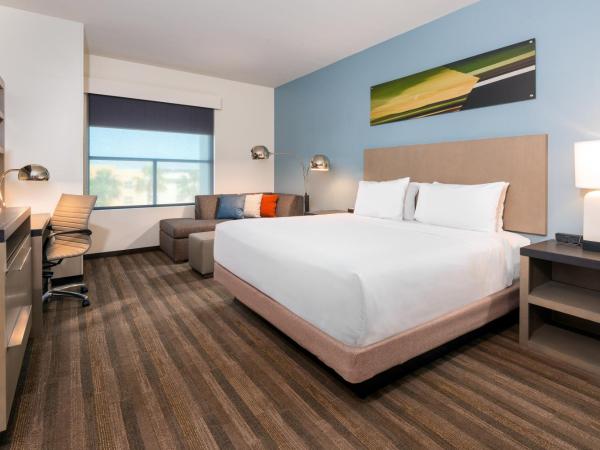 Hyatt House Tampa Airport/Westshore : photo 1 de la chambre cabinet de travail avec lit king-size