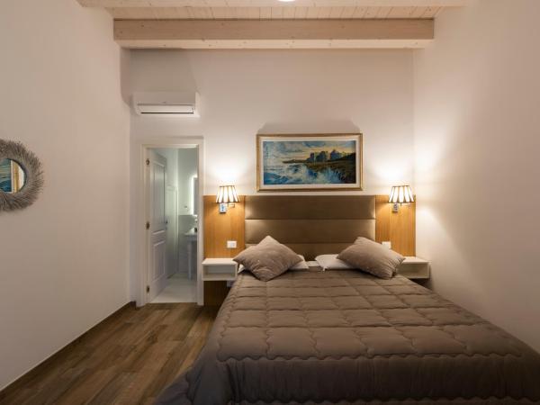 B&B Palazzo San Michele : photo 3 de la chambre chambre double ou lits jumeaux supérieure avec vue sur ville