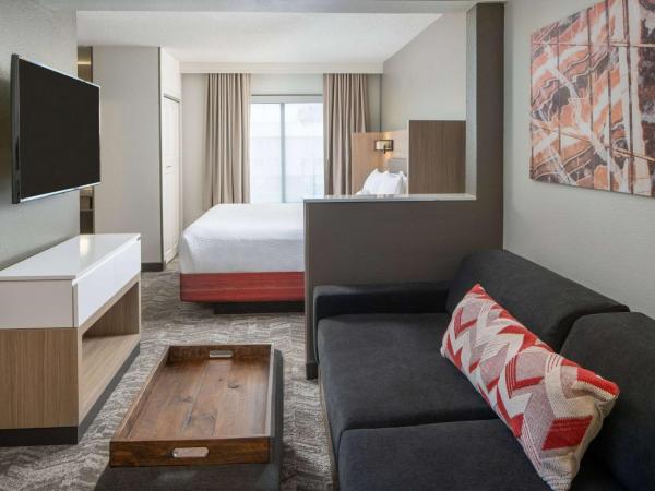 Sonesta Select Nashville Airport Suites : photo 2 de la chambre suite lit king-size