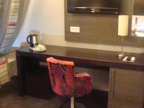 Holiday Inn Paris Montmartre, an IHG Hotel : photo 2 de la chambre two-bedroom queen suite with two single beds