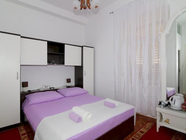 Rooms&Studios Rina : photo 3 de la chambre chambre double avec patio