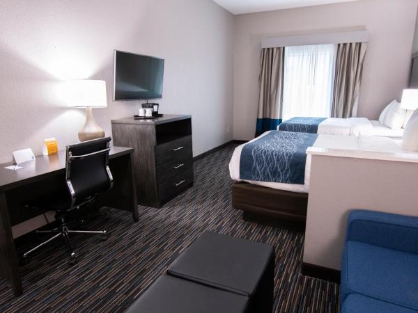 Comfort Inn & Suites Near Medical Center : photo 6 de la chambre suite lit king-size – non-fumeurs