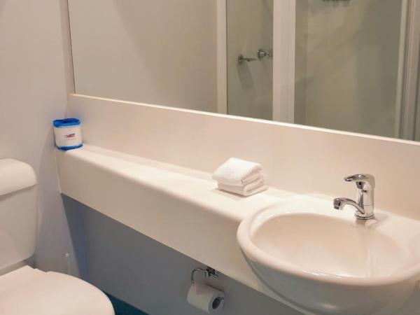 Waterfront Lodge Motel : photo 10 de la chambre chambre lits jumeaux supérieure