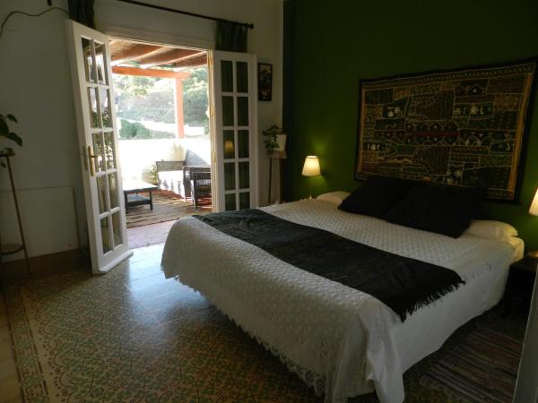 Villa Alicia Guest House : photo 10 de la chambre chambre double avec terrasse et salle de bains privative