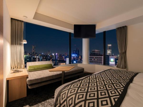 Hotel Vista Osaka Namba : photo 2 de la chambre chambre lits jumeaux de luxe avec canapé-lit