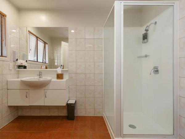 Baycrest Thermal Lodge : photo 2 de la chambre studio king avec piscine thermale