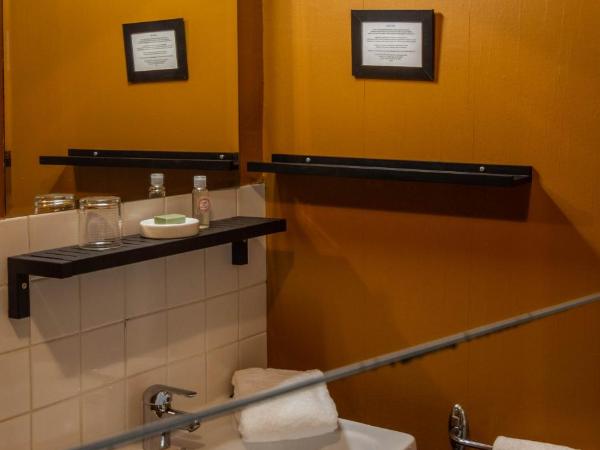 Hotel Auberge des Remparts : photo 4 de la chambre chambre double standard