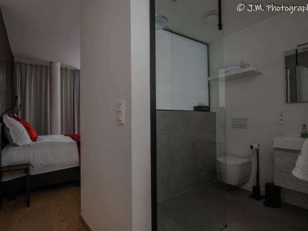 James & Leon : photo 7 de la chambre chambre double deluxe avec douche