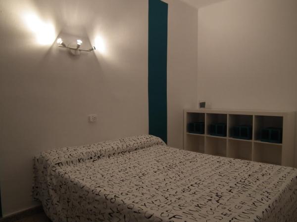 Hostal San Carlos : photo 6 de la chambre chambre double ou lits jumeaux