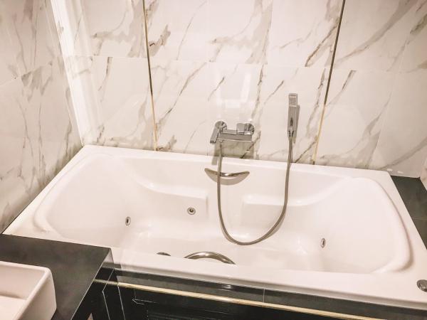 Hotel De Sripoom -SHA Extra Plus : photo 4 de la chambre studio avec baignoire spa